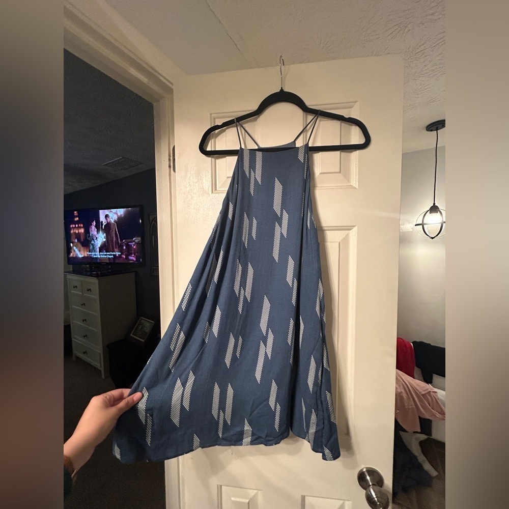 Elegant Blue Patterned Dress - Picture 3 of 5